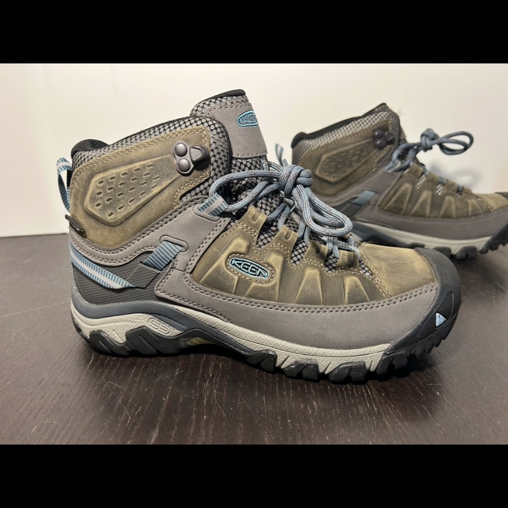 NWOB Keen Targhee III Waterproof Mid Hiking Shoes Magnet/Atlantic Blue Womans 7